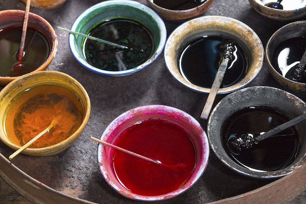 Dyes vs. Pigments